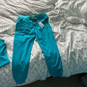 Figs Zamora jogger scrub pants 💙